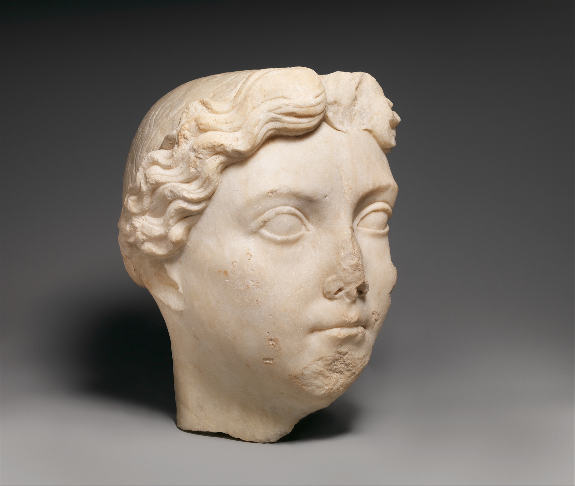 Portrait romain de Livia Drusilla en marbre, vers 14–37 après J.-C., Metropolitan Museum of Art, collection Rogers Fund, 1918, inventaire 18.145.45.