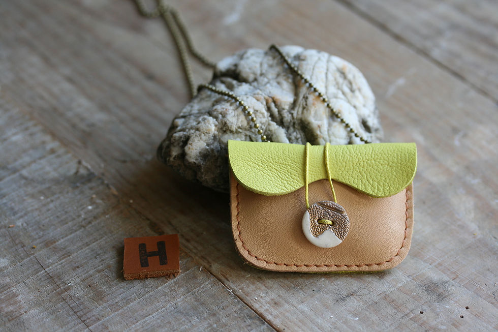 Miniature : mini pochette en cuir