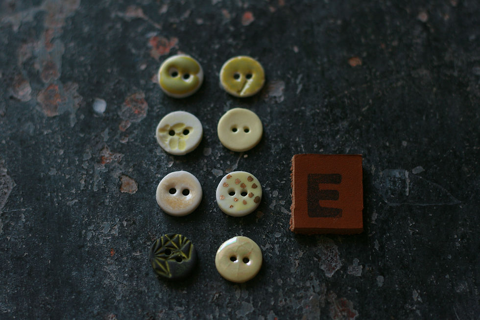 Miniature : Lot de 8 boutons RIKIKIS ARTY en porcelaine