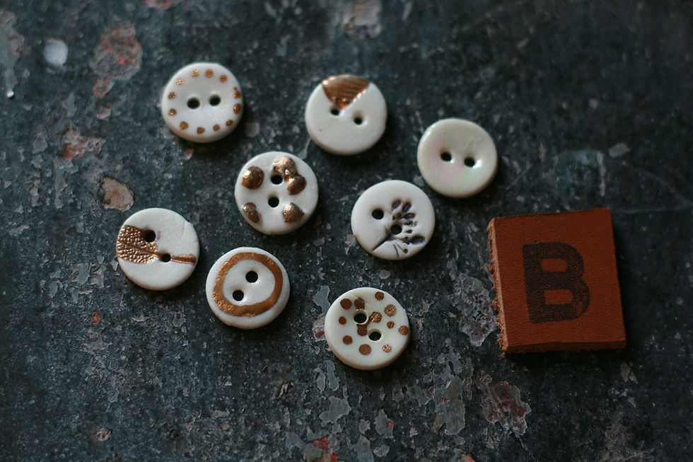 Miniature : Lot de 8 boutons RIKIKIS ARTY en porcelaine