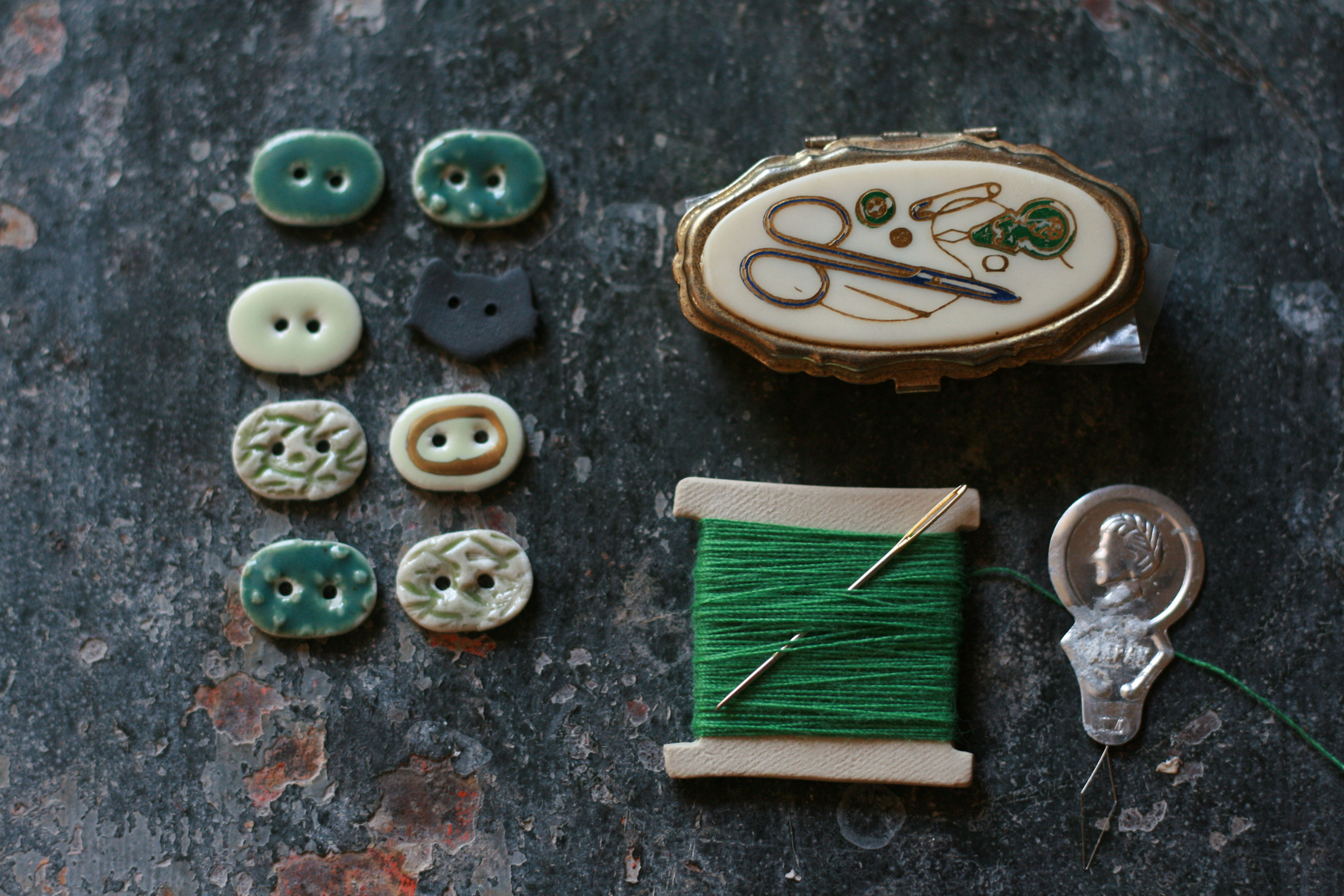 Lot de 8 boutons RIKIKIS ARTY en porcelaine