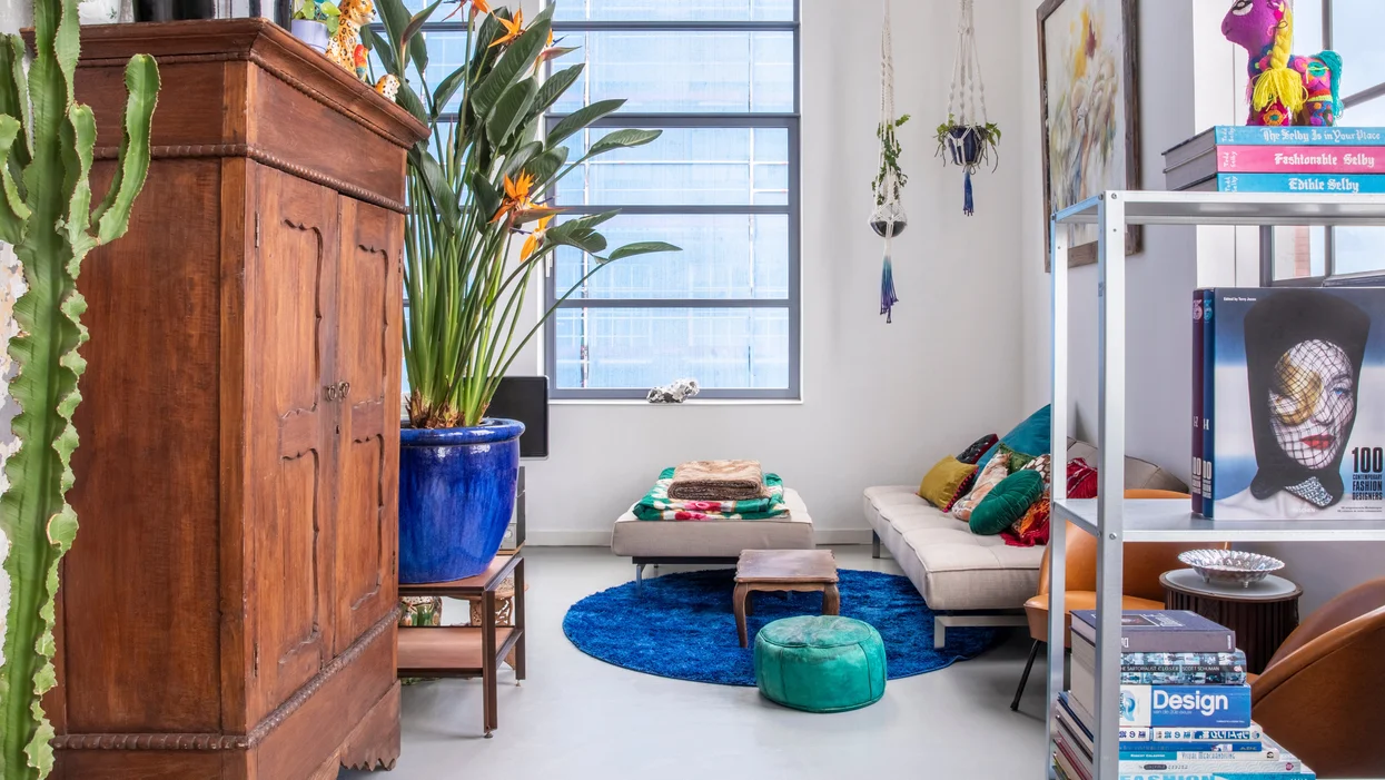 Moreover, they believe in self-expression through murals and wall art, and a pop of personality with furnishings such as statement rugs, unique lighting fixtures, and accent pieces.