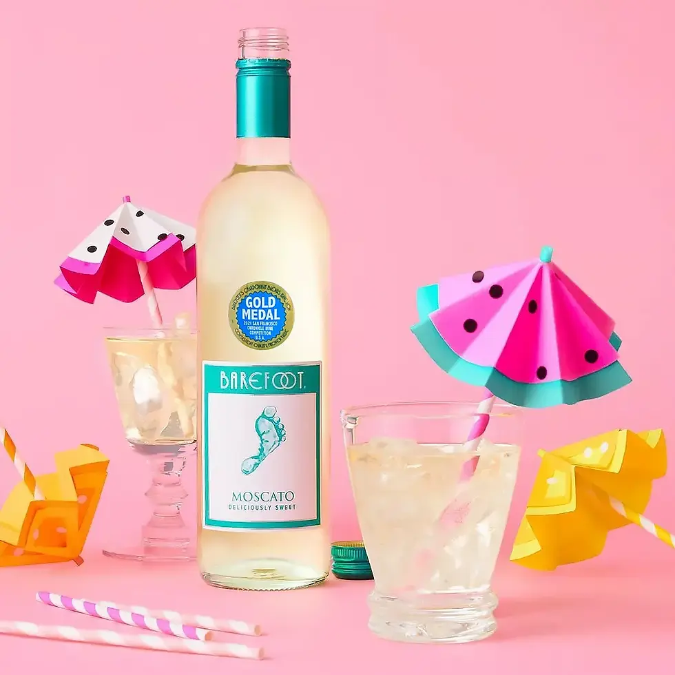 Barefoot Moscato x 75Cl Bottle with Wine Filled Glass