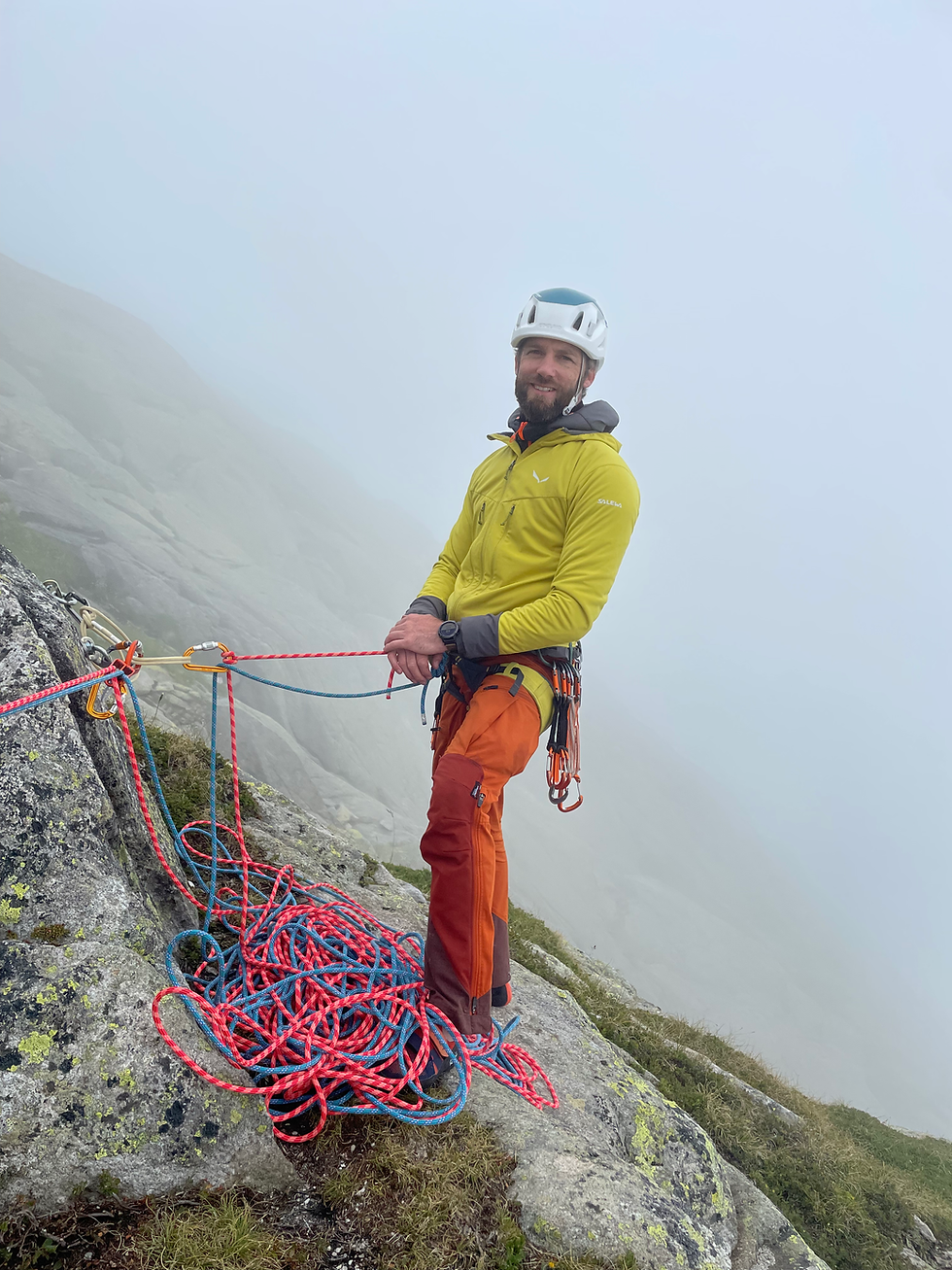 Stehen am Standplatz im Nebel
