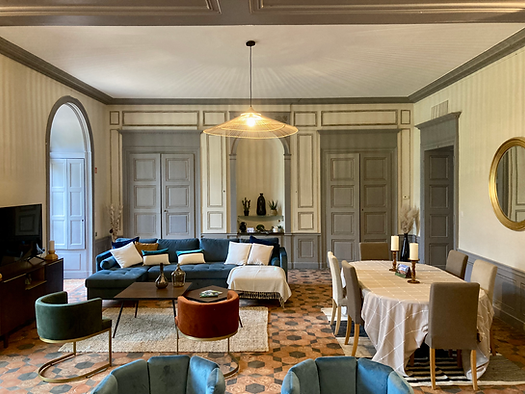 MC HOME DESIGN, dirigé par Mireille Manzoni, experte en décoration et rénovation, dédiée à transformer vos espaces avec créativité et expertise.