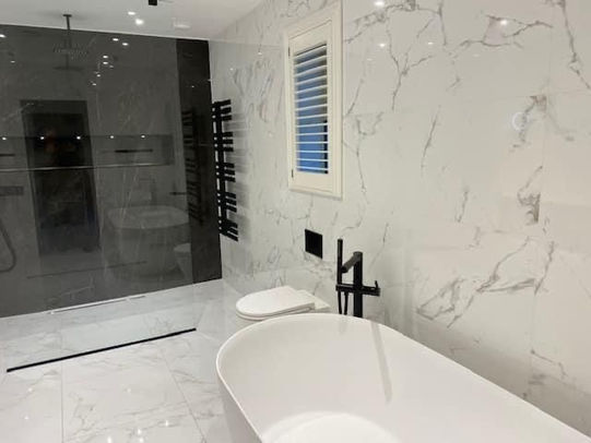 In2 Group Bathroom (15).jpg