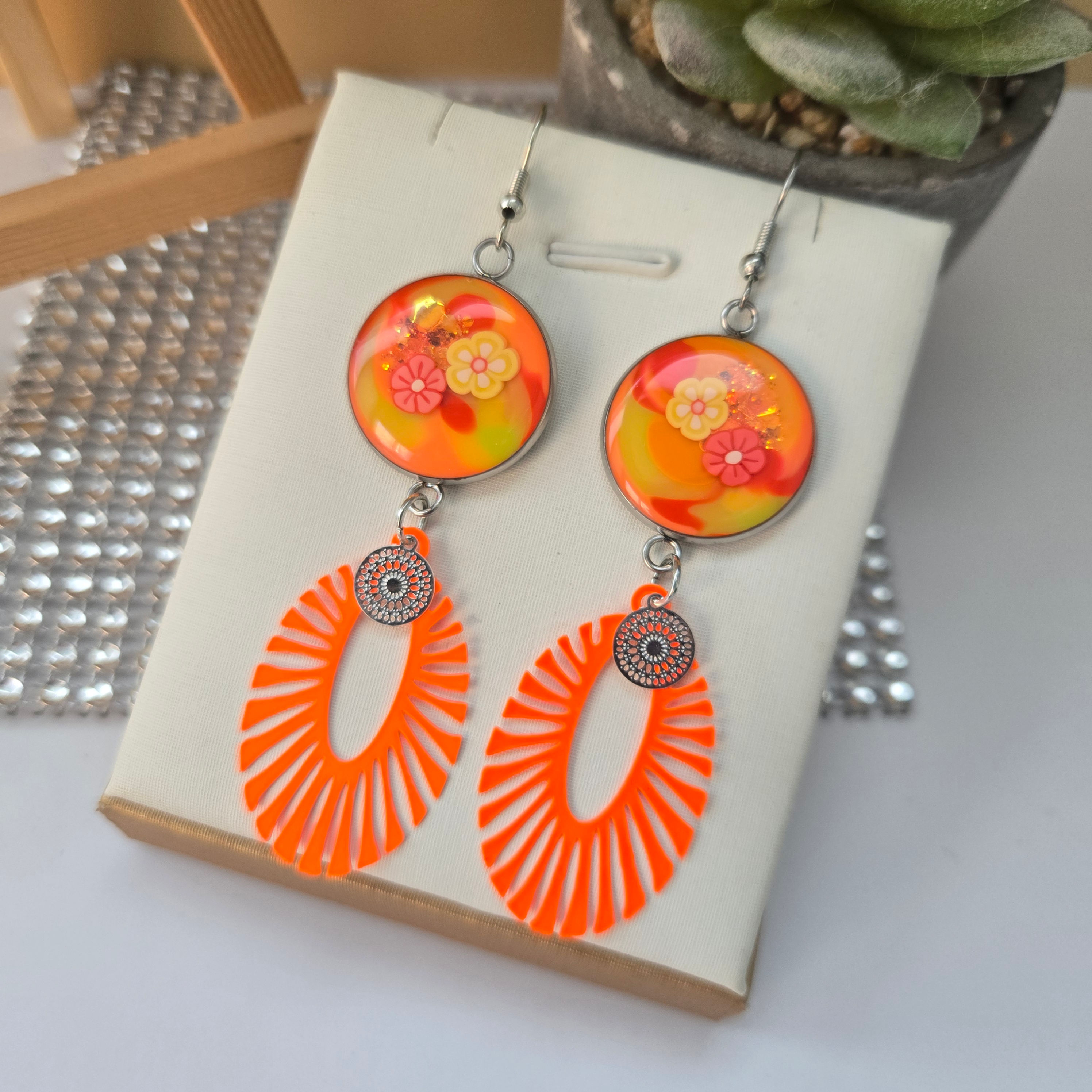 Marcia - Boucles d'oreille résine, Estampes émaillées