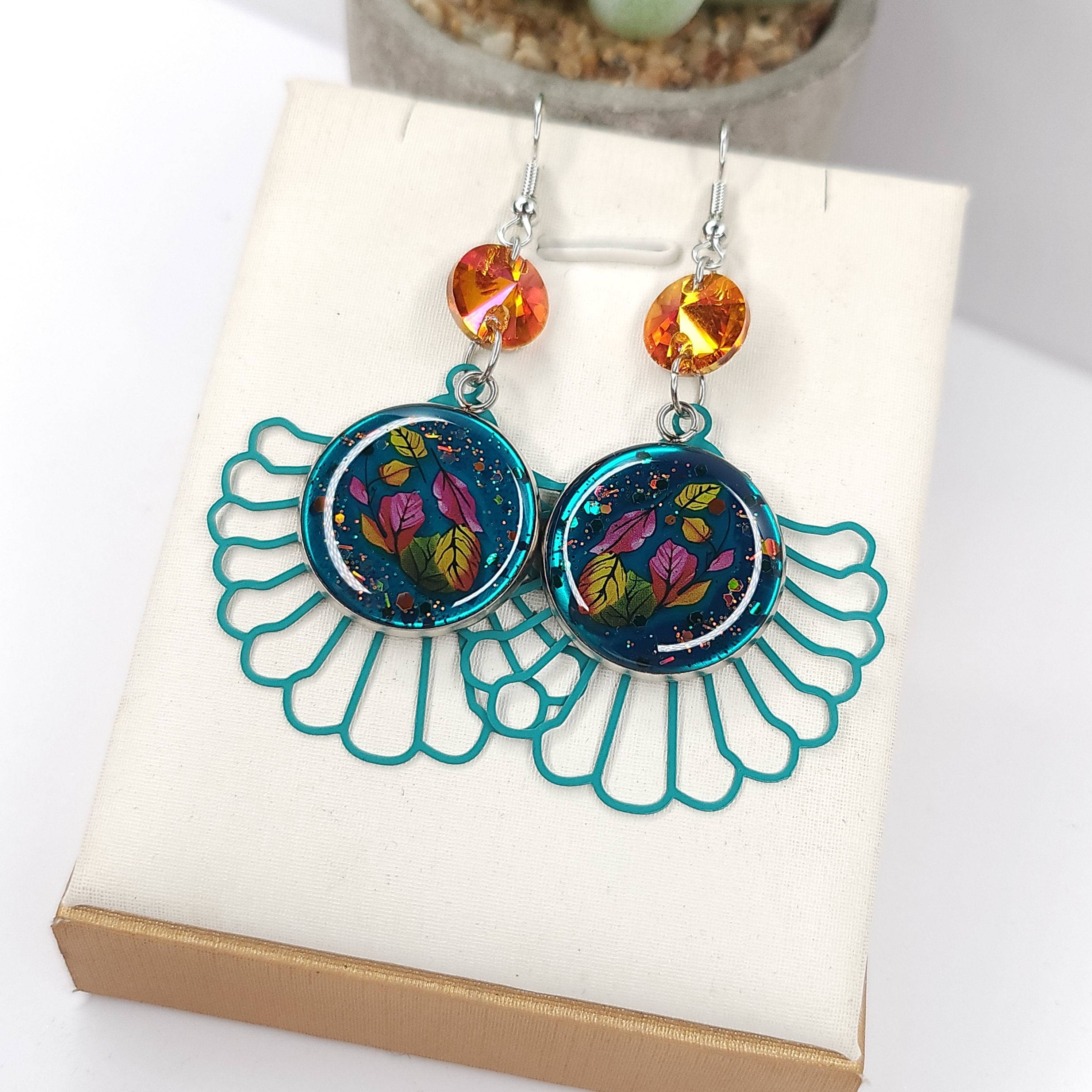 Lois - Boucles d'oreille résine, Estampes émaillées 