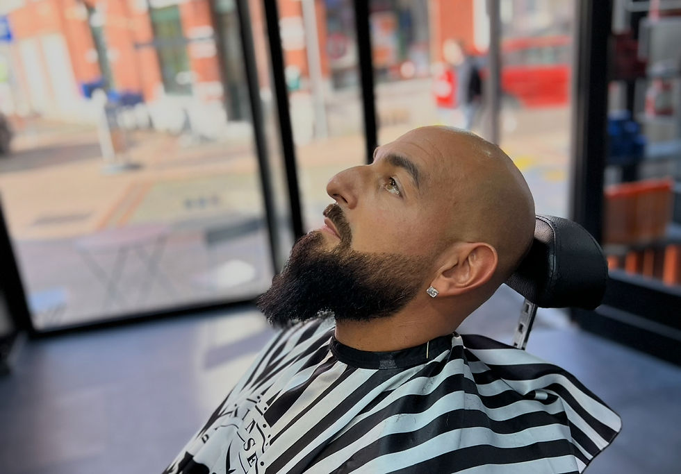 Coupe de cheveux pour homme chez Blackchata