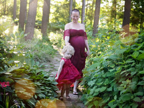 Preparing siblings for a maternity sessions