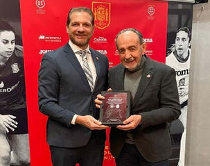 El presidente Paco Díez asistió este lunes al partido amistoso de fútbol sala femenino entre España y Argentina