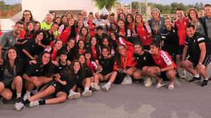 El presidente Paco Díez felicita a nuestras ‘Siete Estrellas’ a su llegada a Cotorruelo