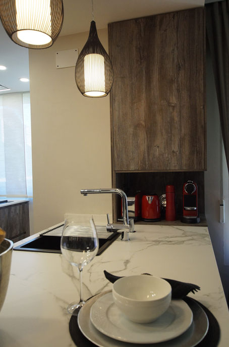 Cocina península madera