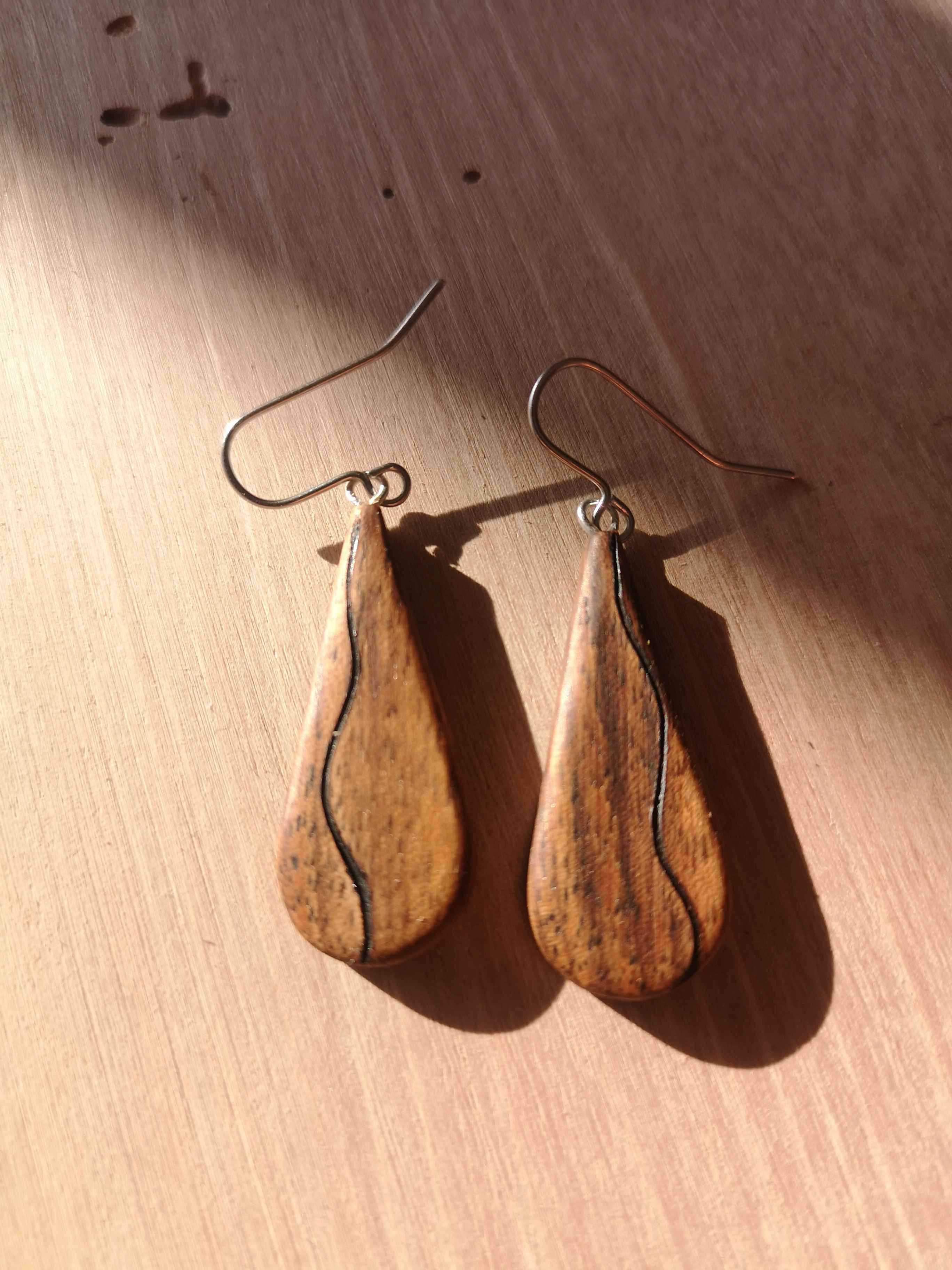 Boucles gouttes motif pyrogravé