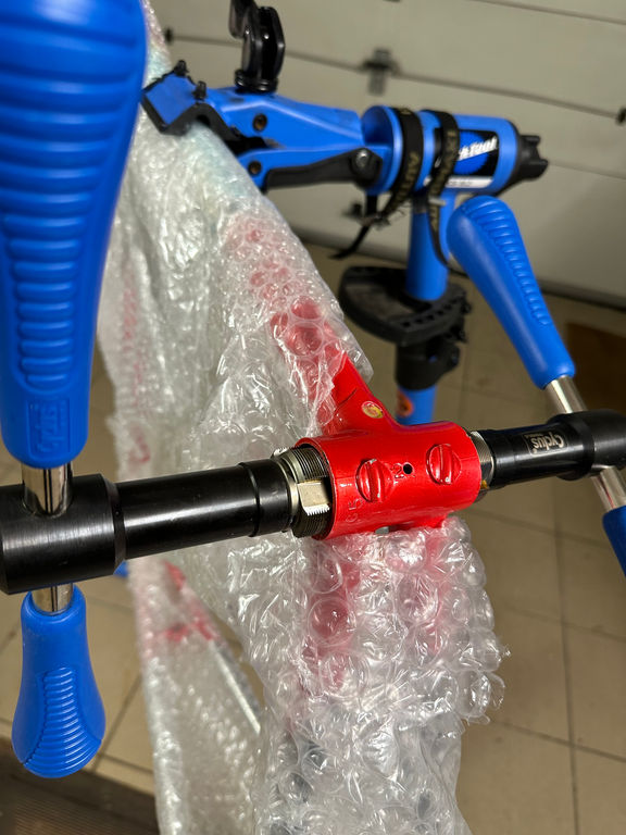 Cyclus ITAL thread cleaning tool.