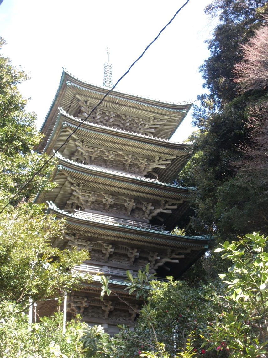 歴史は100年ちょっとですが、県内唯一の本格木造の五重塔。平成の台風で被害を受け修復済み。