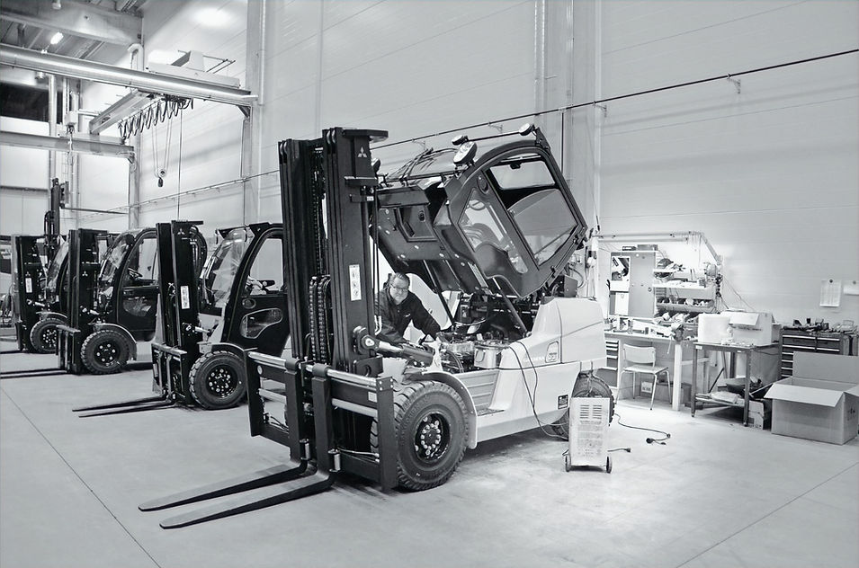 forklift-748598_1920_edited_edited.jpg