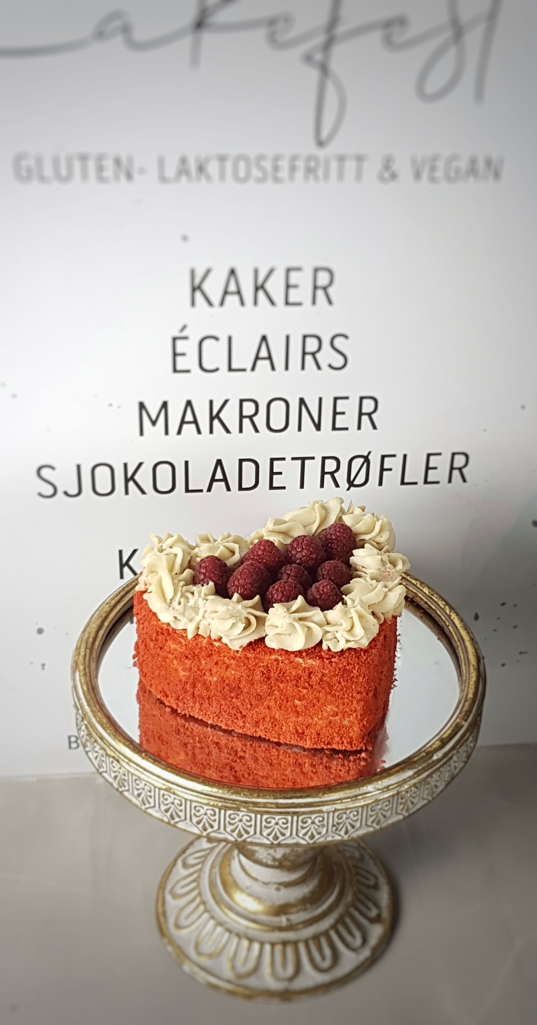 Rød Velvel med bringebær karamell