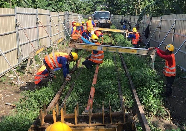 dismantling and loading to trolley.jpg