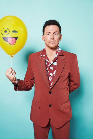 JOE SWASH
Award-winning Fashion Stylist Lynne McKenna specialises in Editorial, Celebrity and Commercial styling, Art Direction and Shoot Production.