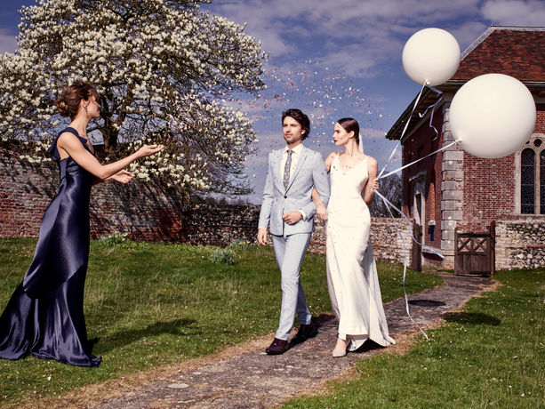 Award-winning Fashion Stylist Lynne McKenna specialises in editorial, celebrity and commercial styling, art direction and shoot production.