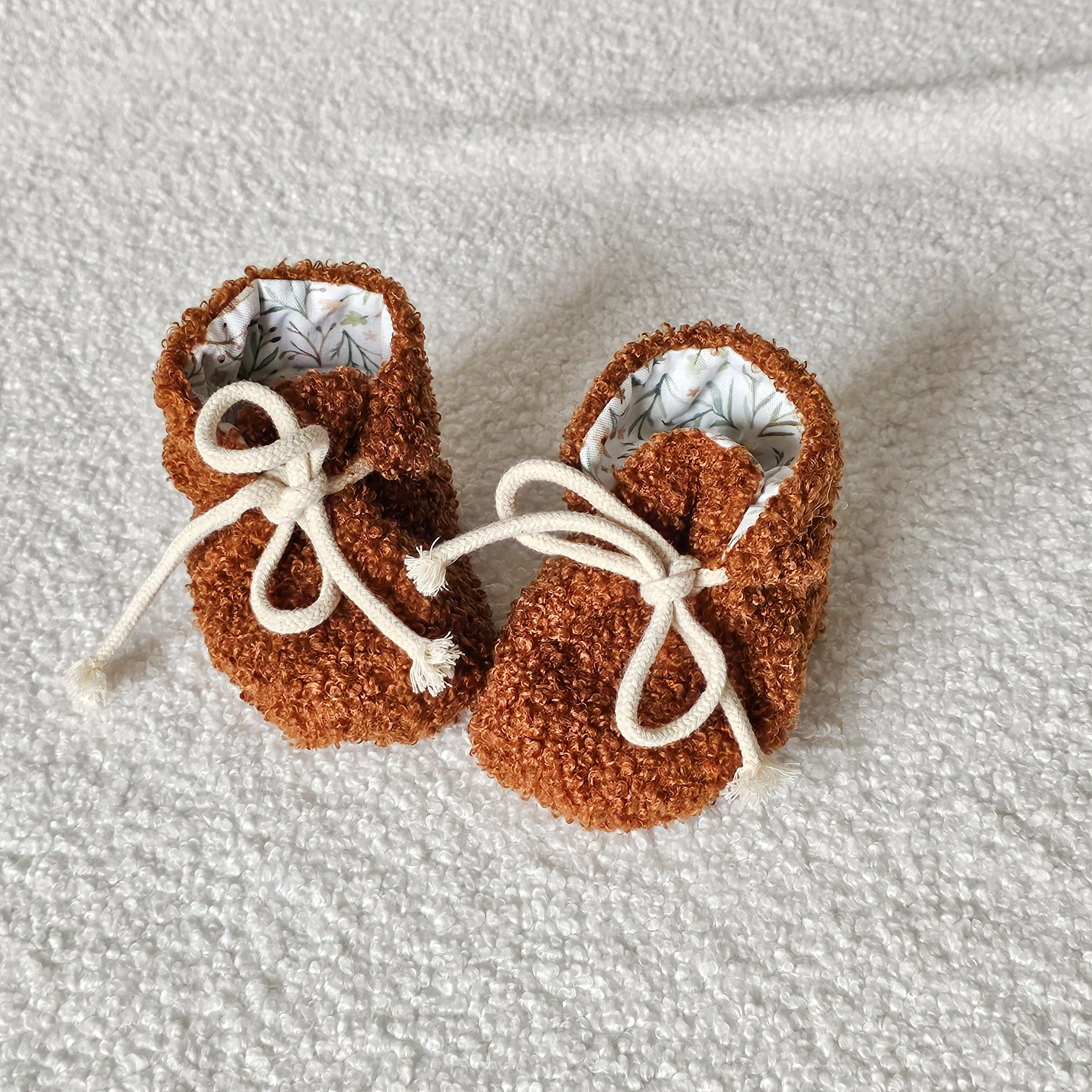 Chausson bébé réversible en moumoute et coton bio