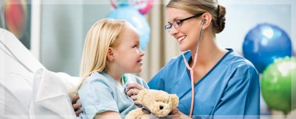 Nursing-con-niña-600x242