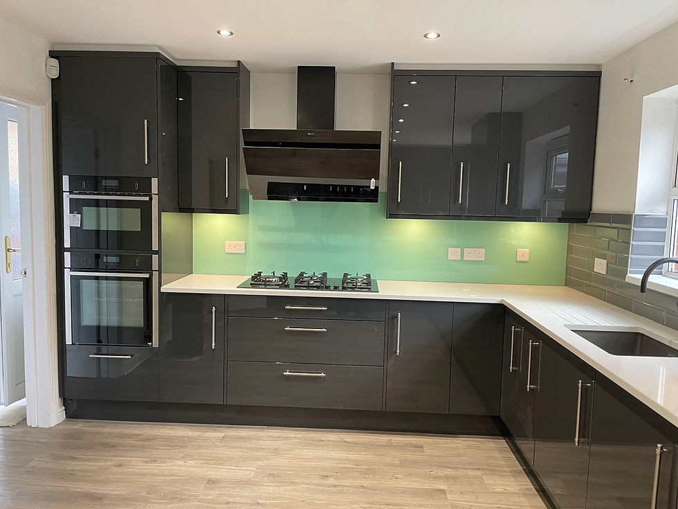 Modern fitted kitchen designed and installed by UK kitchen designer Stephen Tiltman