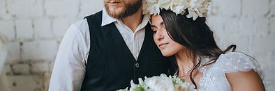 Wedding couple - wedding tips for a romantic or traditional wedding
