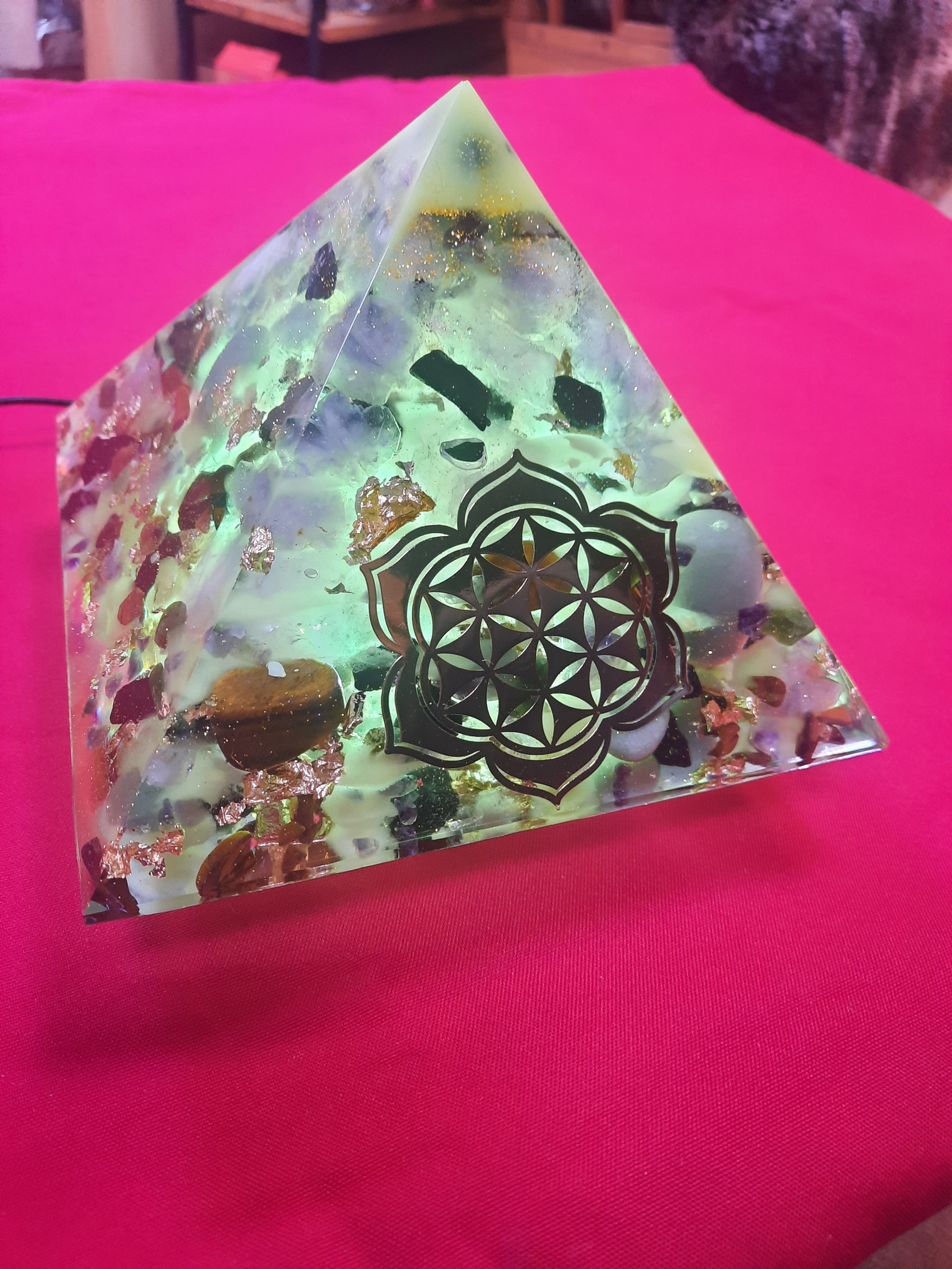 Pyramide orgonite 2029 XL LOUNA