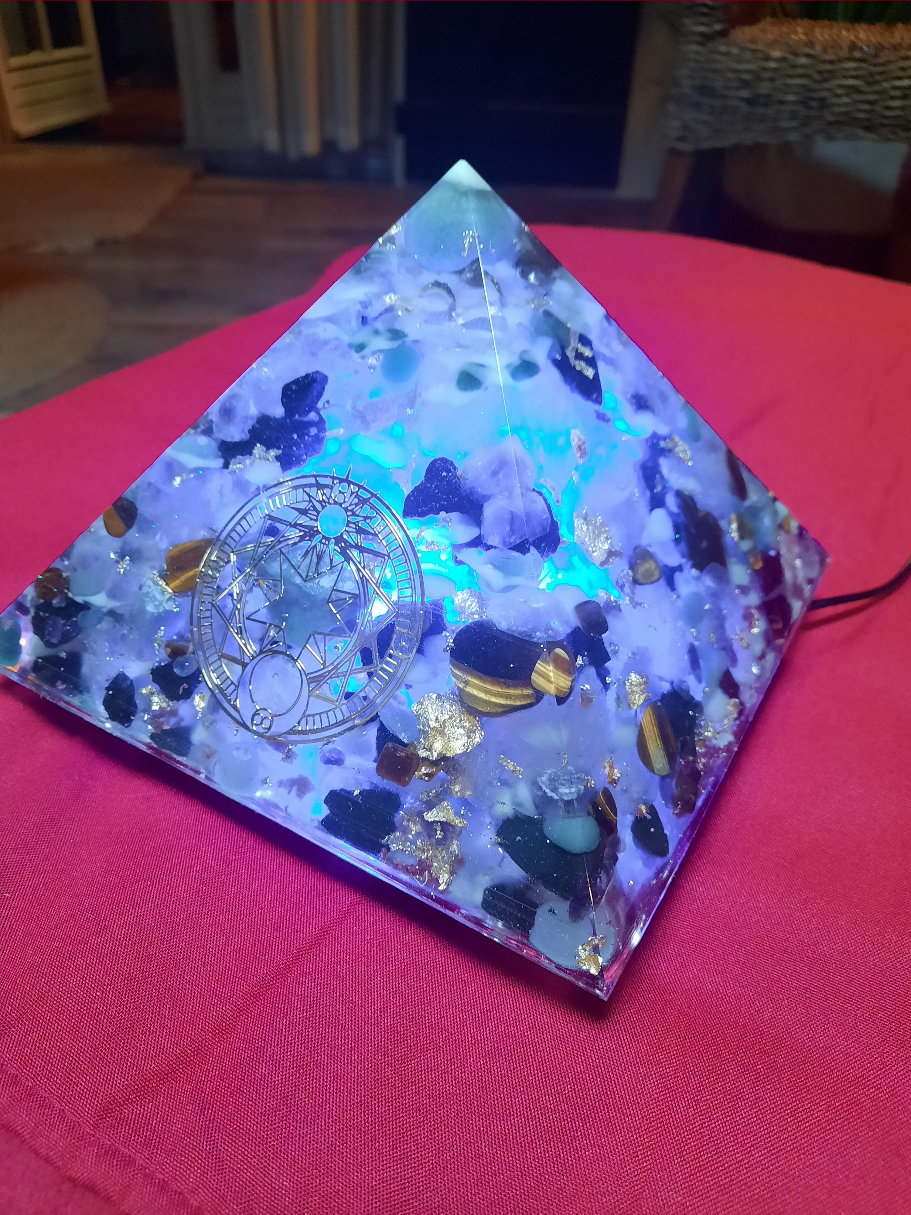 Pyramide orgonite 314 XXL Poséidon