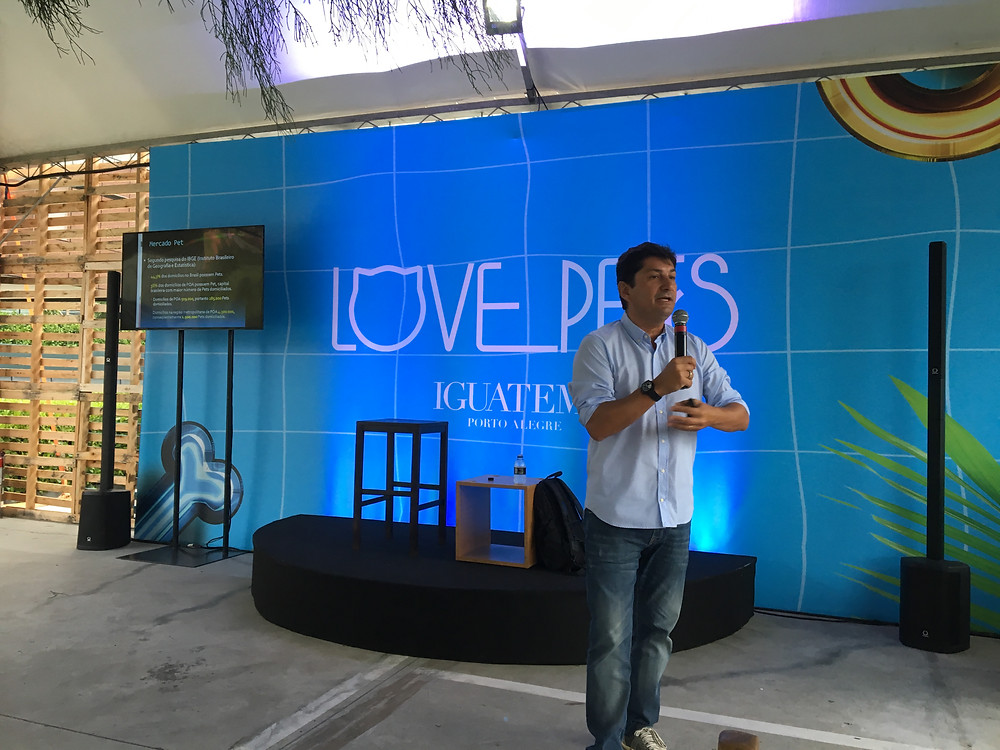 Gilberto Petrucci durante a feira Love Pets Iguatemi 2019