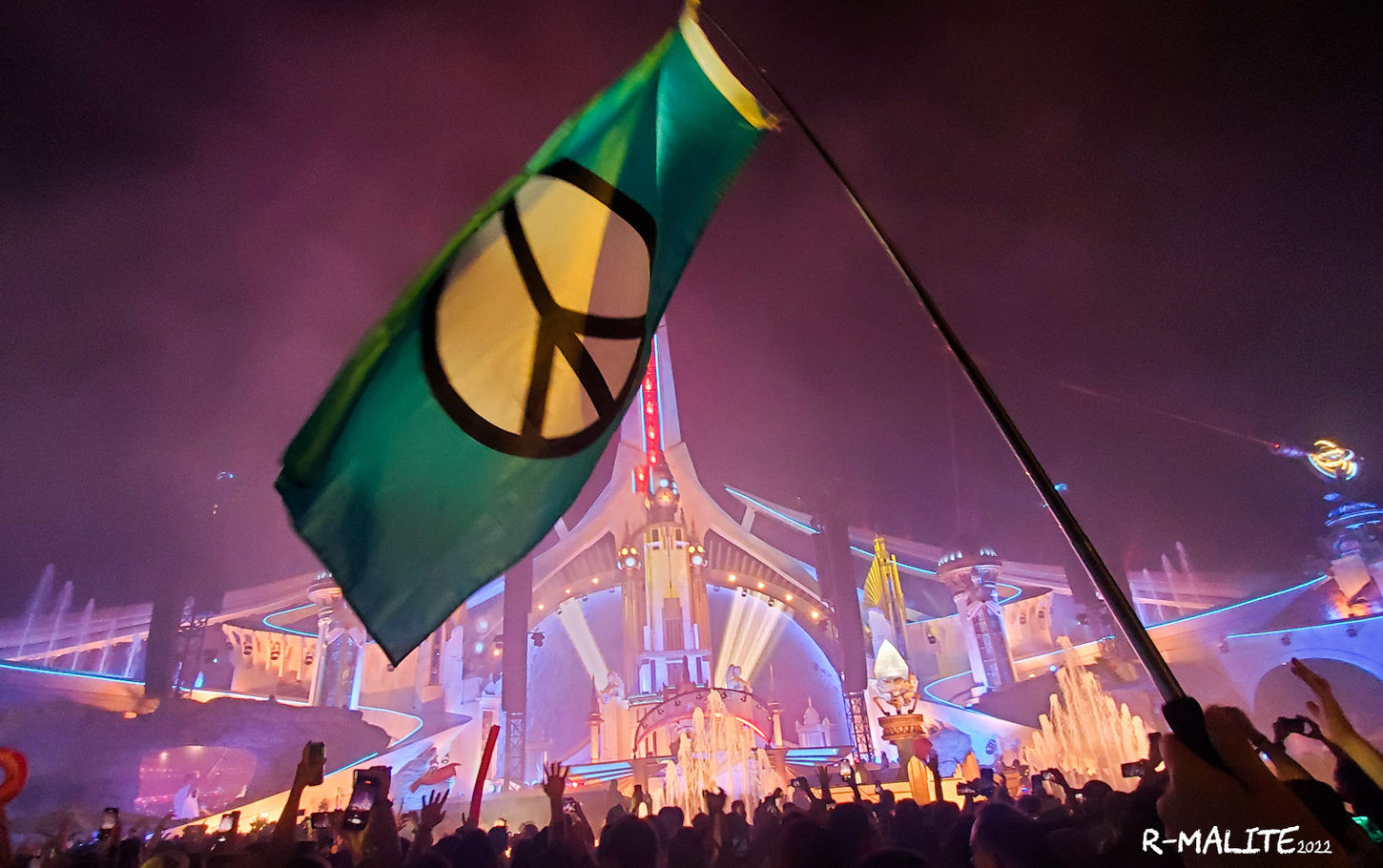 Peace love EDM TML Tommorrowland