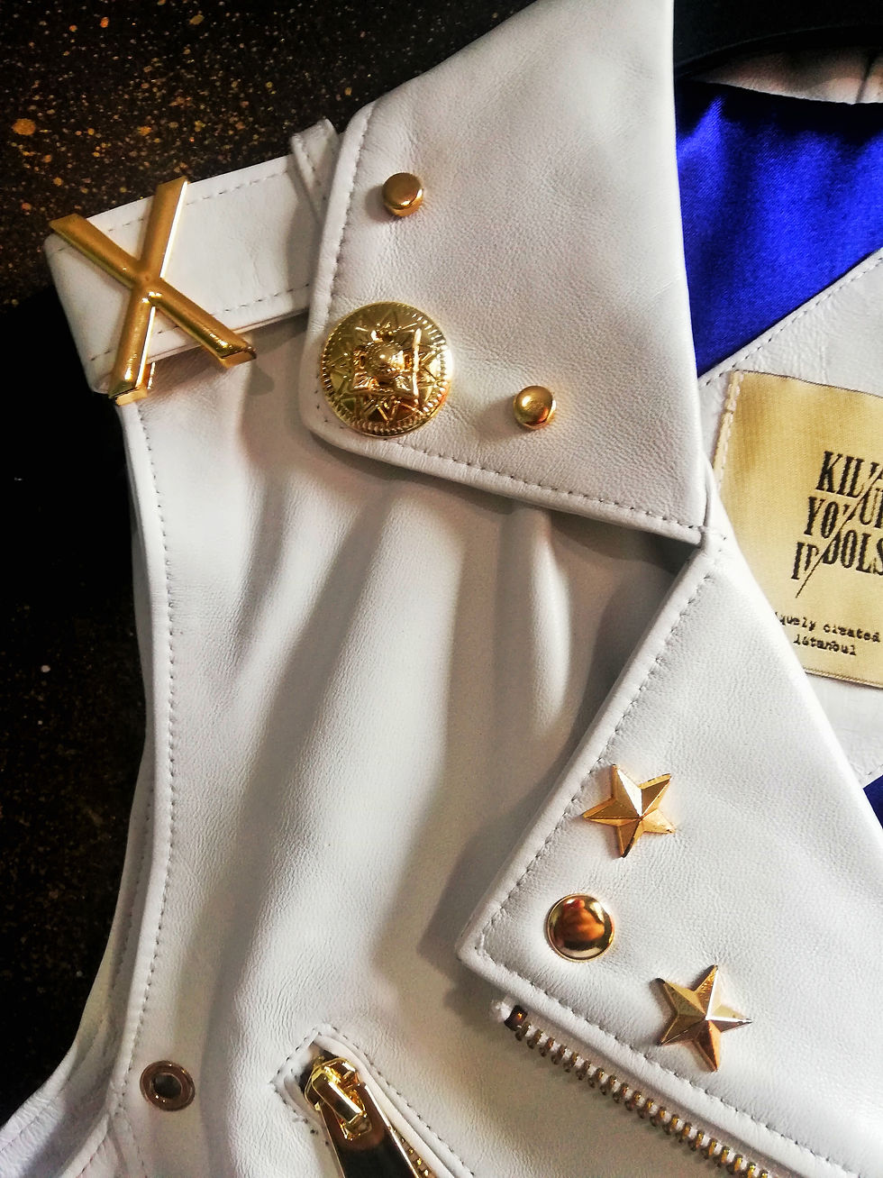 Küçük resim: White Leather Waistcoat Blue