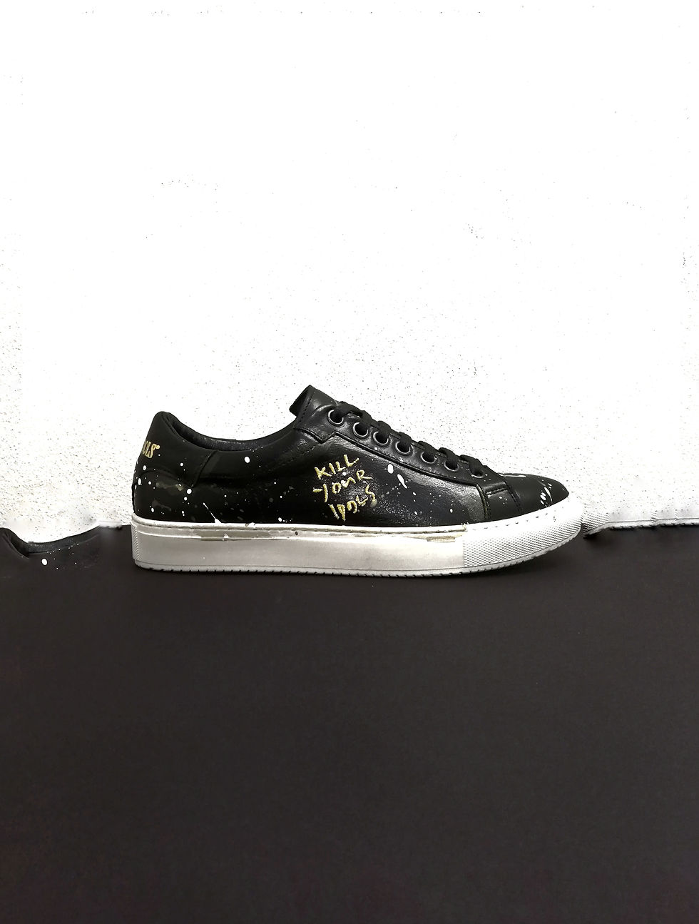 섬네일: Custom 2Pac Sneaker Gold