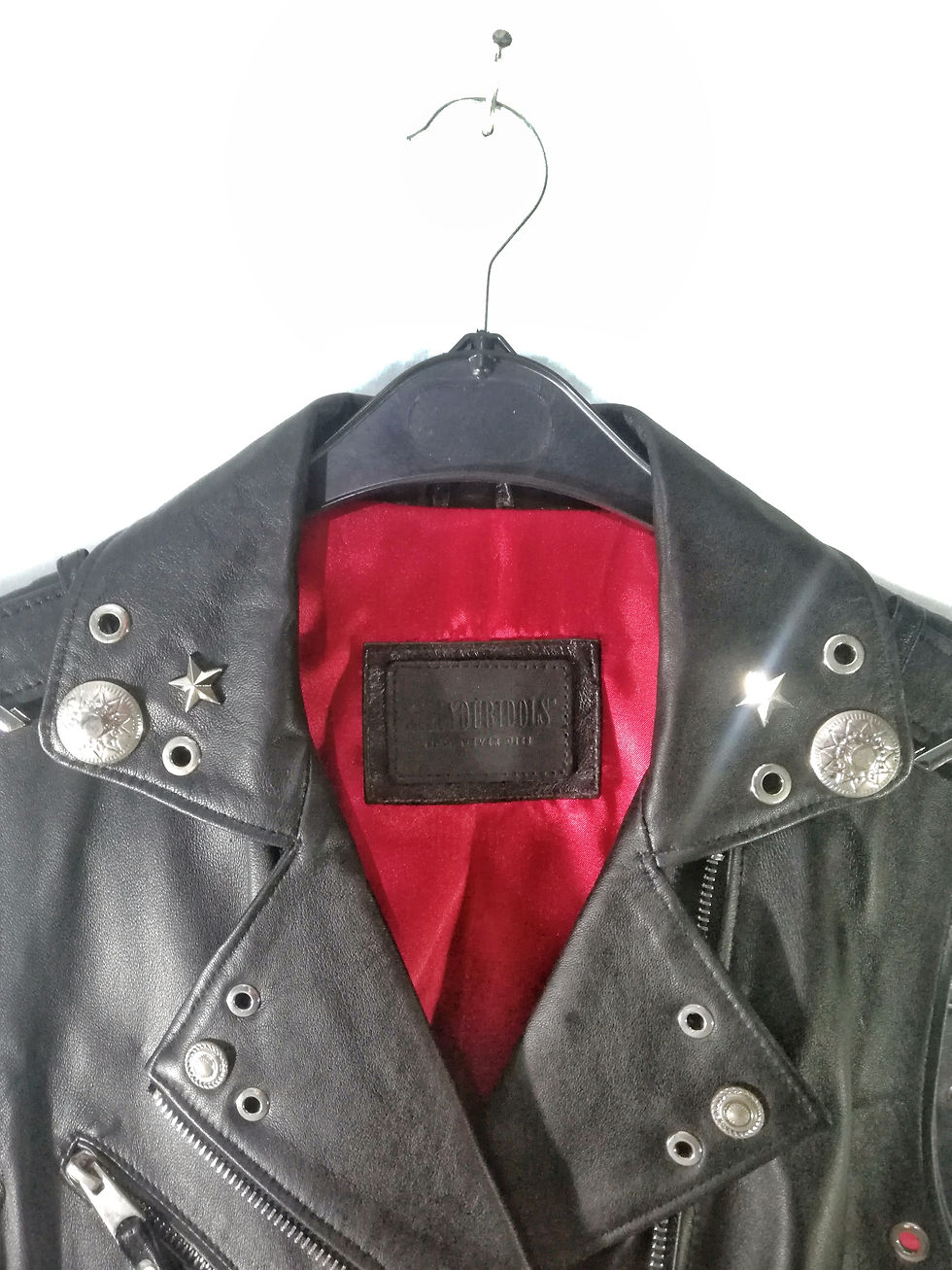 Миниатюра: Black Leather Waistcoat Red