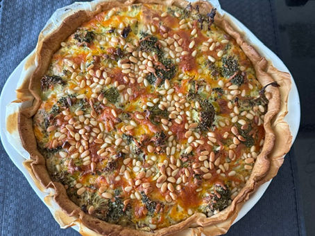 Gezonde en smaakvolle broccoli en cheddar quiche voor elke gelegenheid.