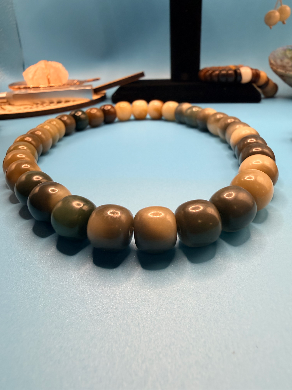 Thumbnail: Sandalwood Cascade Bodhi Bracelet