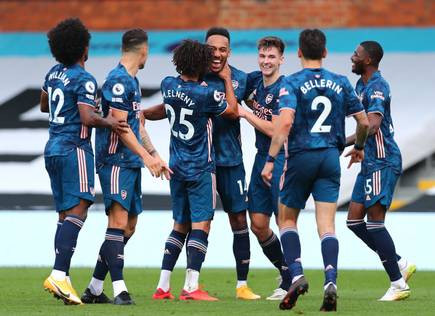 Aubameyang and Arsenal celebrate goal vs Fulham
