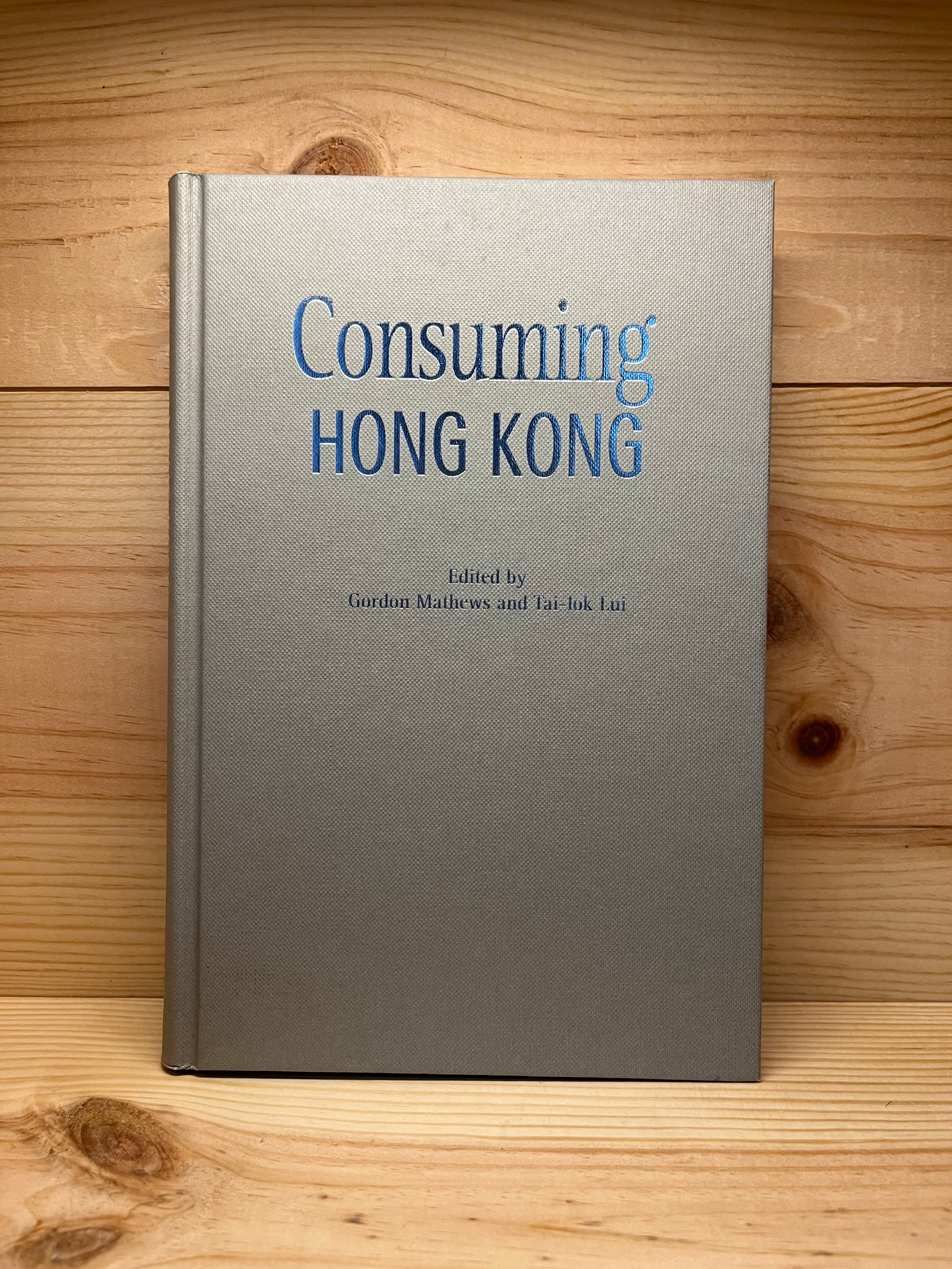 Consuming Hong Kong （Edited by Gordon Mathews and Tai-lok Lui）