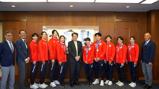 【実施報告】FISUワールドユニバーシティゲームズメダリスト学生アスリートが永田学長を表敬訪問しました。