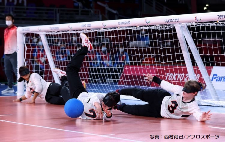 準決勝　3人でゴールを守る様子