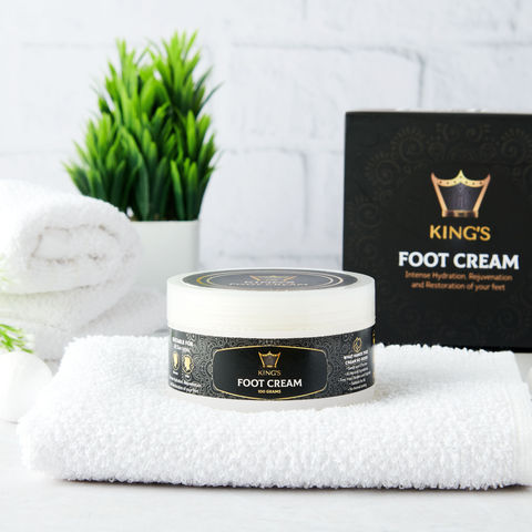 Nourish and shield your skin from pollutants with Detoxie's innovative skincare