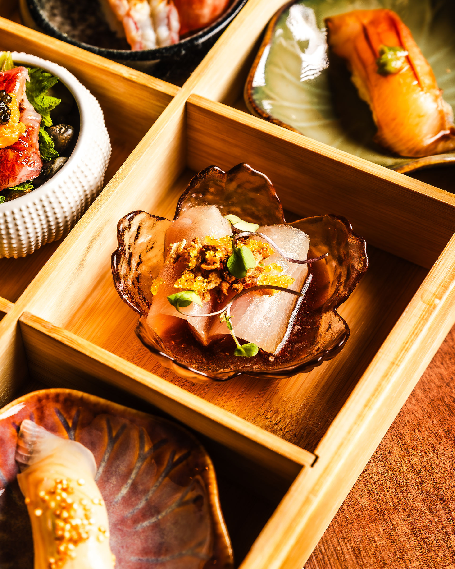 sushi serving in omakase restaurant 