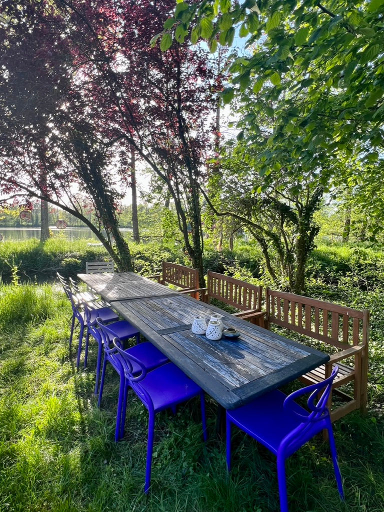 Déjeuner au bord de l'eau