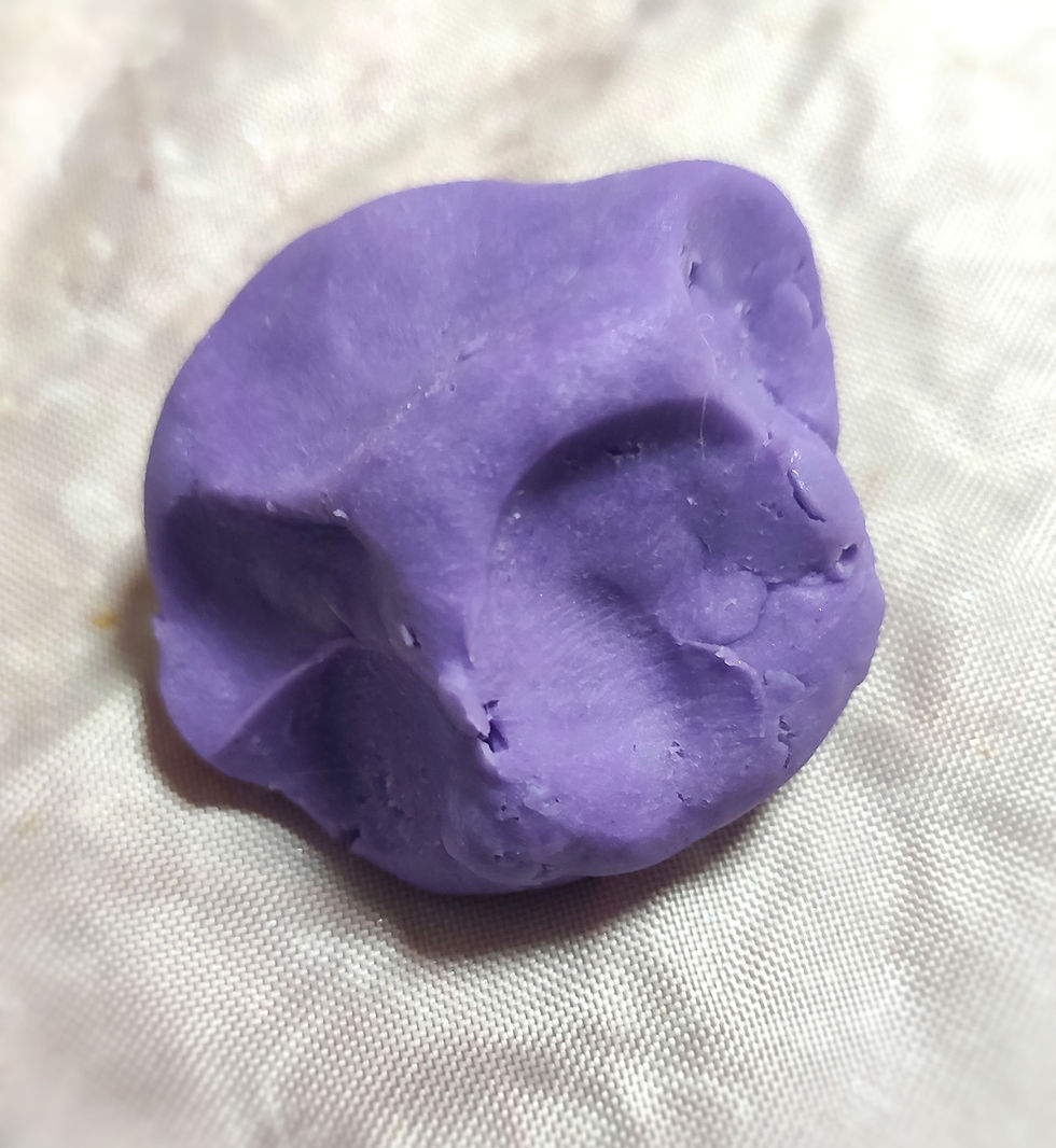 בצק סבון טבעי וטבעוני בצבע סגול כהה