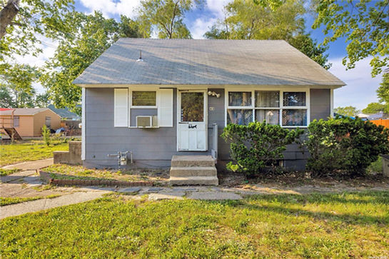43 e Walnut St, Central Islip