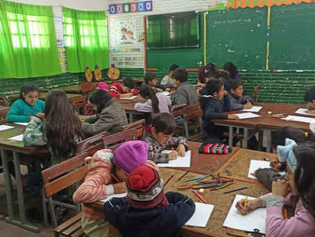 La ONG Savia lleva apoyo Escolar con creatividad y arte al Bañado Sur.