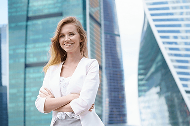 mujer-de-negocios-traje-blanco-londres-headshot.png