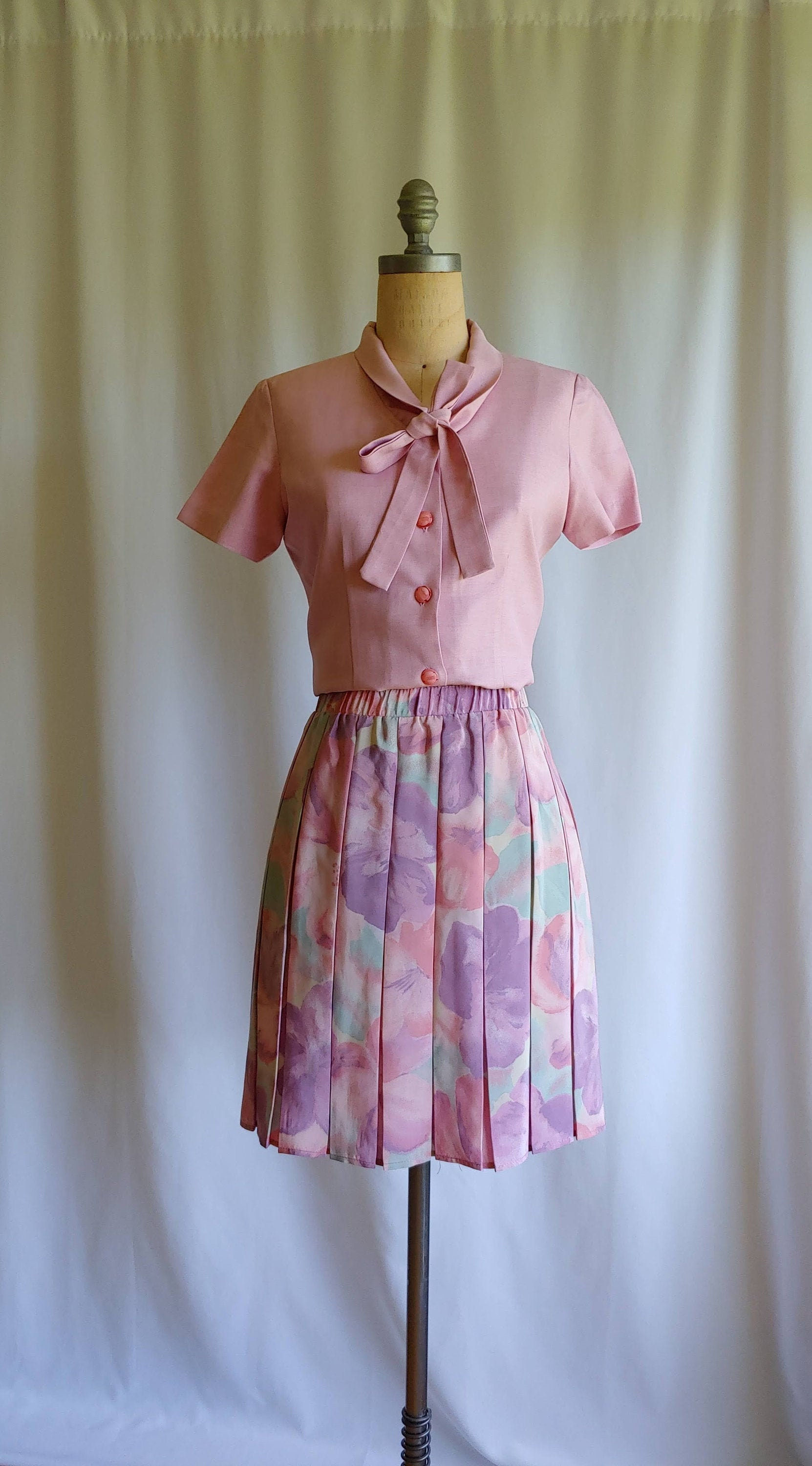 60s pleated Dorothy Perkins skirt 28-32 inch elastic waist silky painterly water